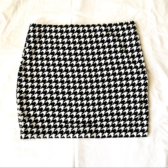 Forever 21 Dresses & Skirts - Forever 21 black and white checkered mini skirt